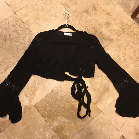 LF Bell sleeve crop - Picture 2 of 6